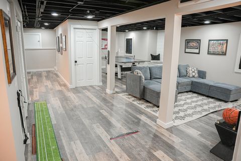 Tiny photo for 33 Foxglove Court, Streamwood, IL 60107 (MLS # 12536360)