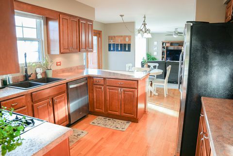 Tiny photo for 33 Foxglove Court, Streamwood, IL 60107 (MLS # 12536360)