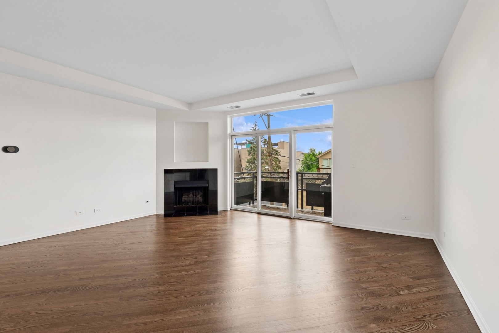 2337 W Wolfram Street 312