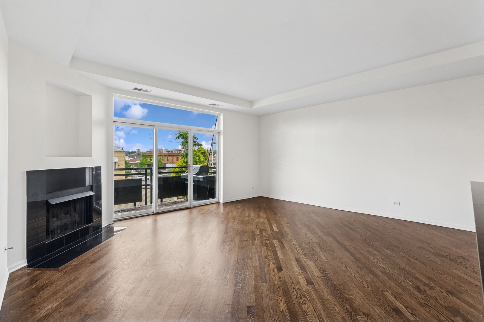 2337 W Wolfram Street 312