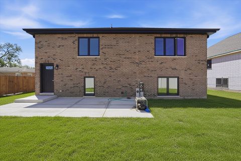 Tiny photo for 8011 S Oconto Avenue, Bridgeview, IL 60455 (MLS # 12636555)