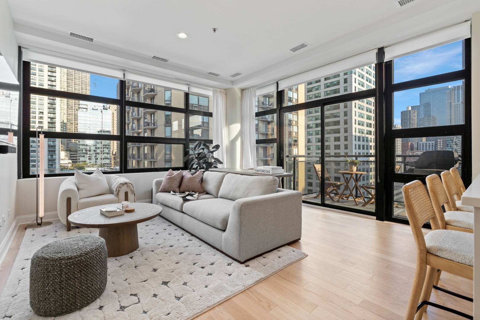 101 W Superior Street 905