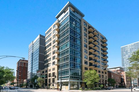 Photo of 101 W Superior Street #905, Chicago, IL 60654 (MLS # 12578492)