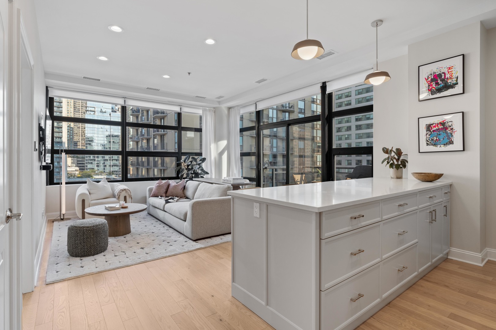 101 W Superior Street 905