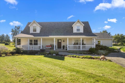 Photo of 9N424 Tamara Drive, Elgin, IL 60124 (MLS # 12792978)