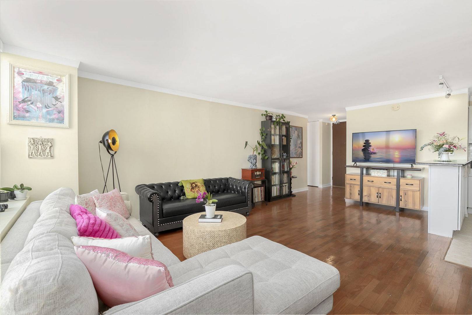 655 W Irving Park Road 5308