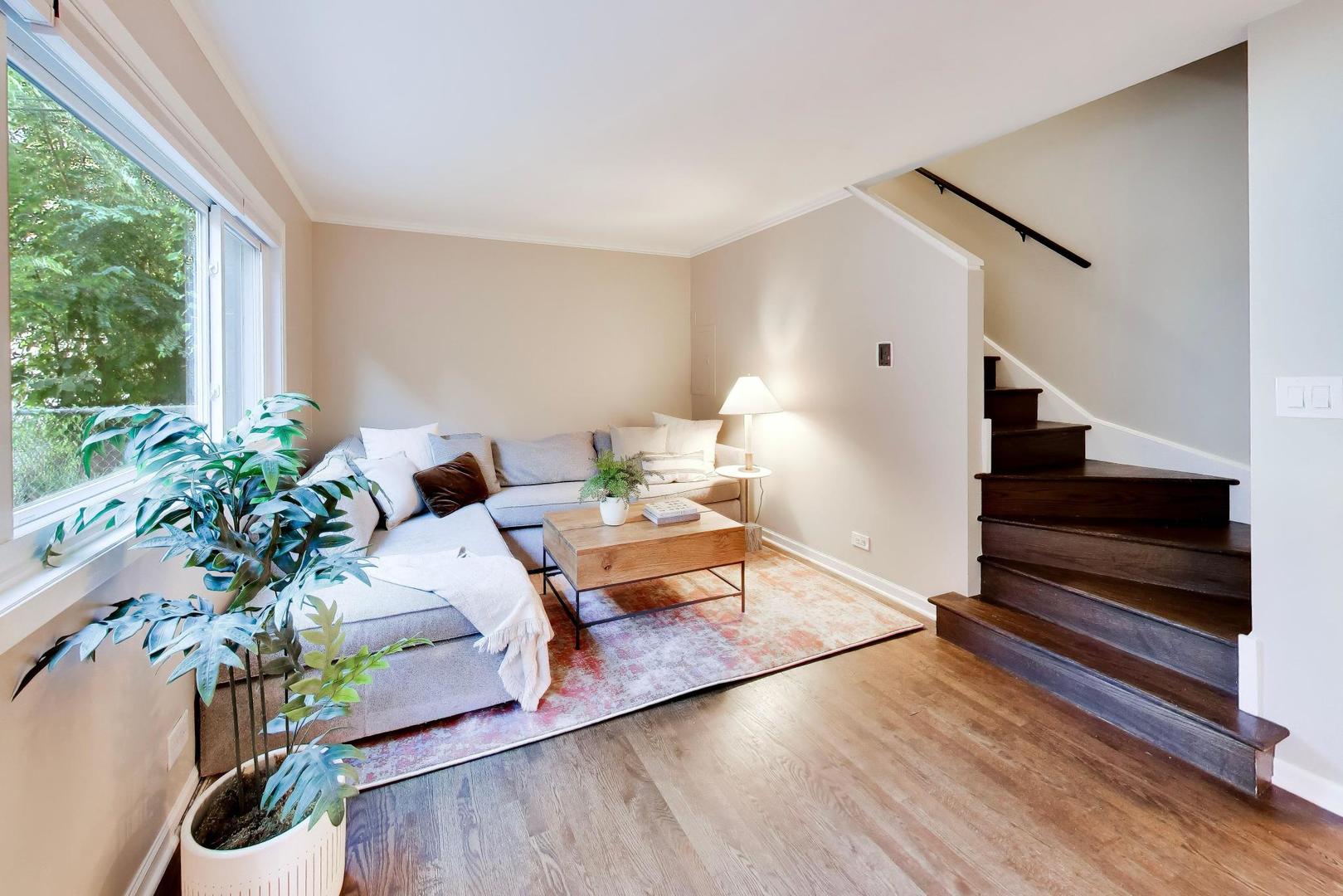 1512 W Diversey Parkway C