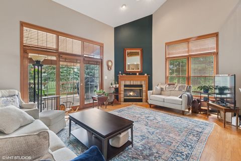 Tiny photo for 1724 Waverly Circle, St. Charles, IL 60174 (MLS # 12494681)