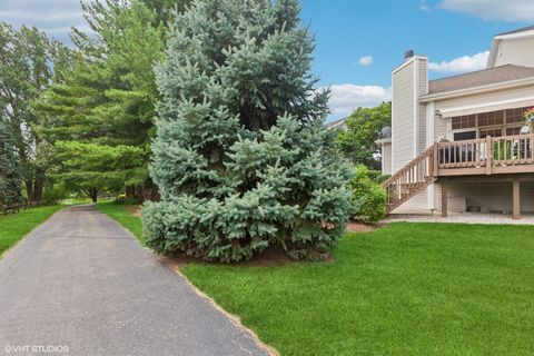 Tiny photo for 1724 Waverly Circle, St. Charles, IL 60174 (MLS # 12494681)