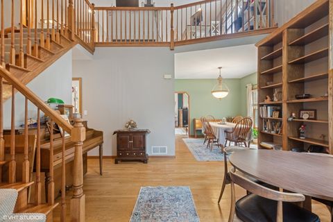 Tiny photo for 1724 Waverly Circle, St. Charles, IL 60174 (MLS # 12494681)