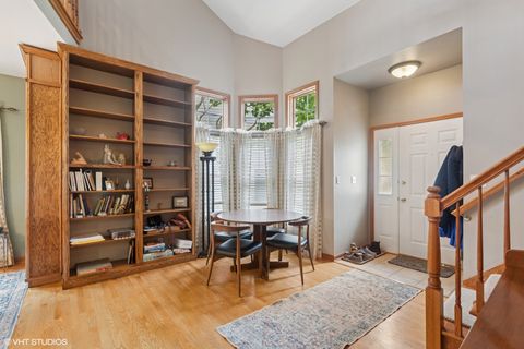 Tiny photo for 1724 Waverly Circle, St. Charles, IL 60174 (MLS # 12494681)