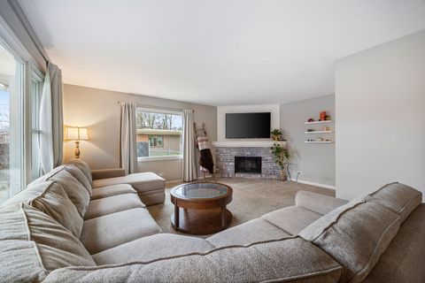 Tiny photo for 425 N Alfred Avenue, Elgin, IL 60123 (MLS # 12607347)
