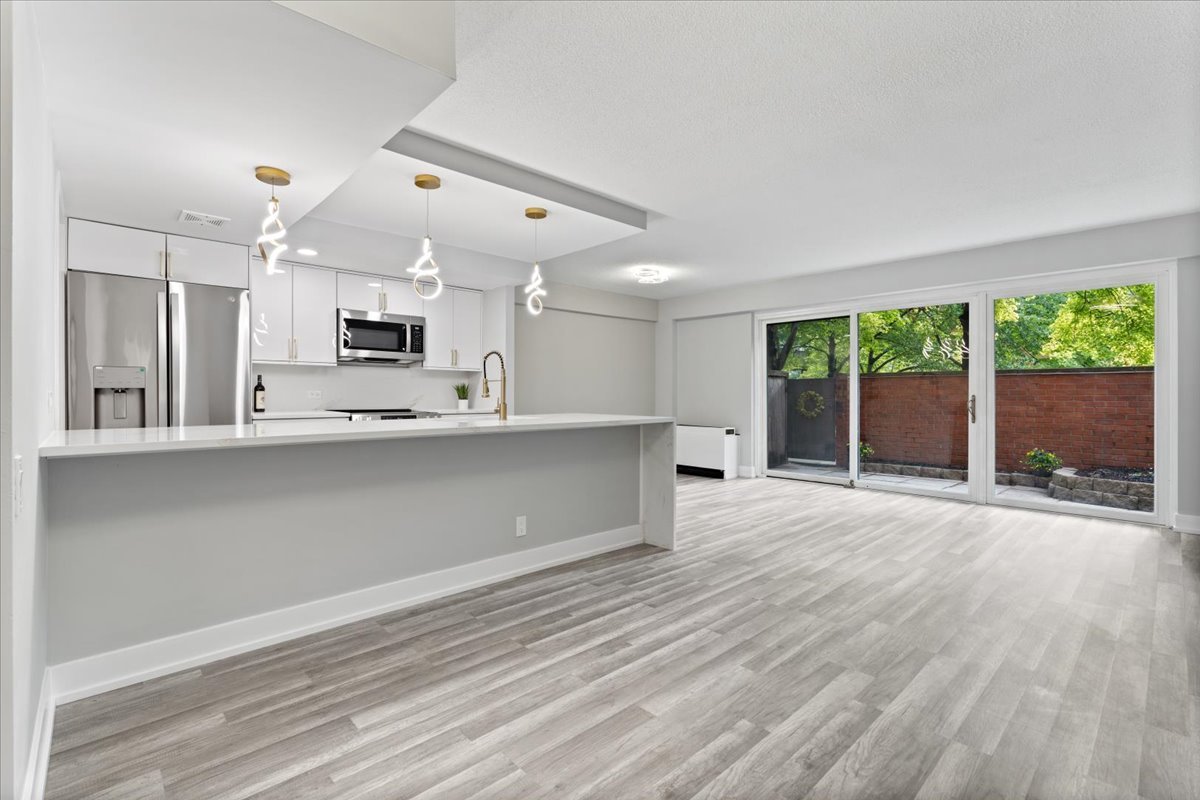 1115 S Plymouth Court 124