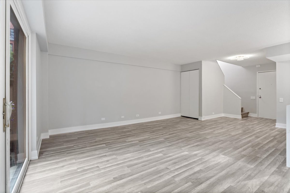 Chicago, Illinois 60605, United States, 2 Bedrooms Bedrooms, ,3 BathroomsBathrooms,Residential,Active,226079