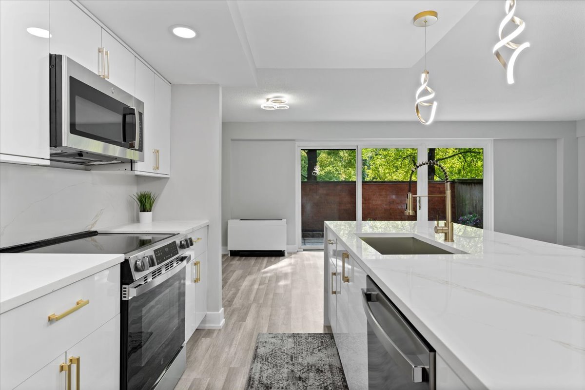 1115 S Plymouth Court 124