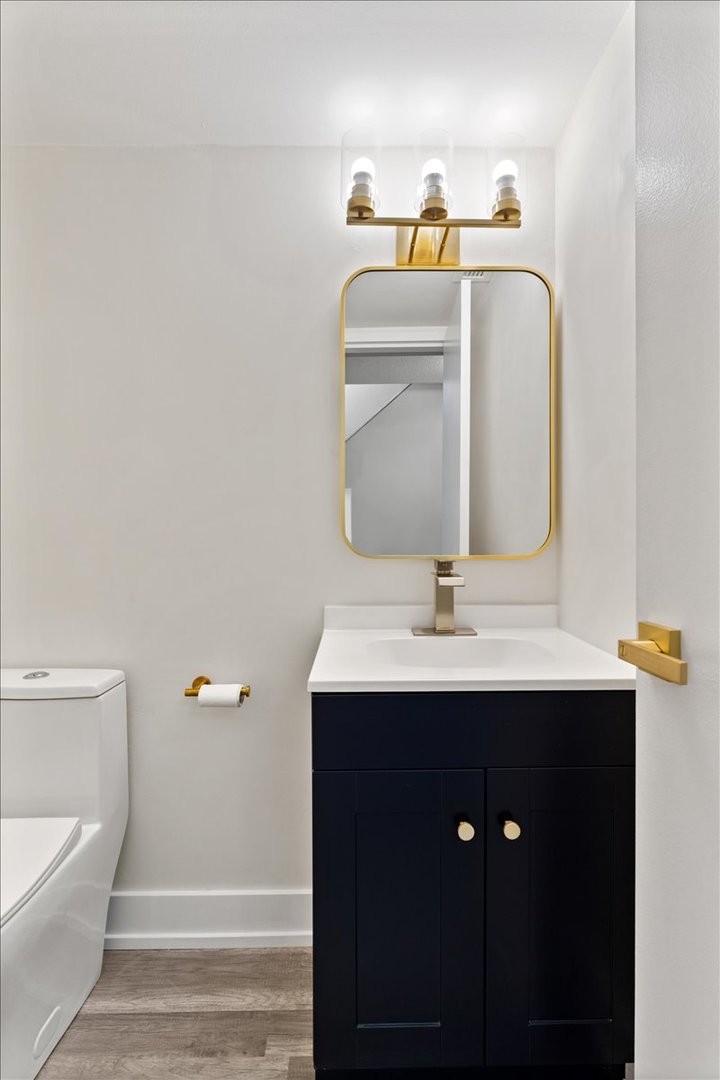 Chicago, Illinois 60605, United States, 2 Bedrooms Bedrooms, ,3 BathroomsBathrooms,Residential,Active,226079