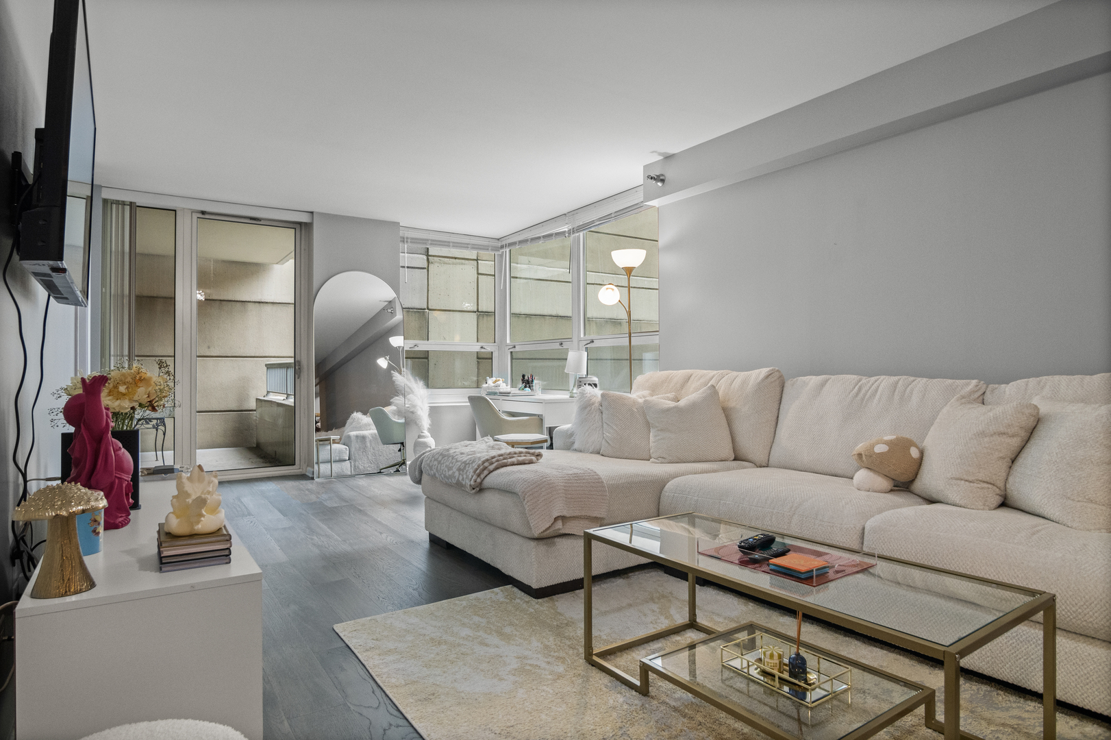 345 N La Salle Drive 405