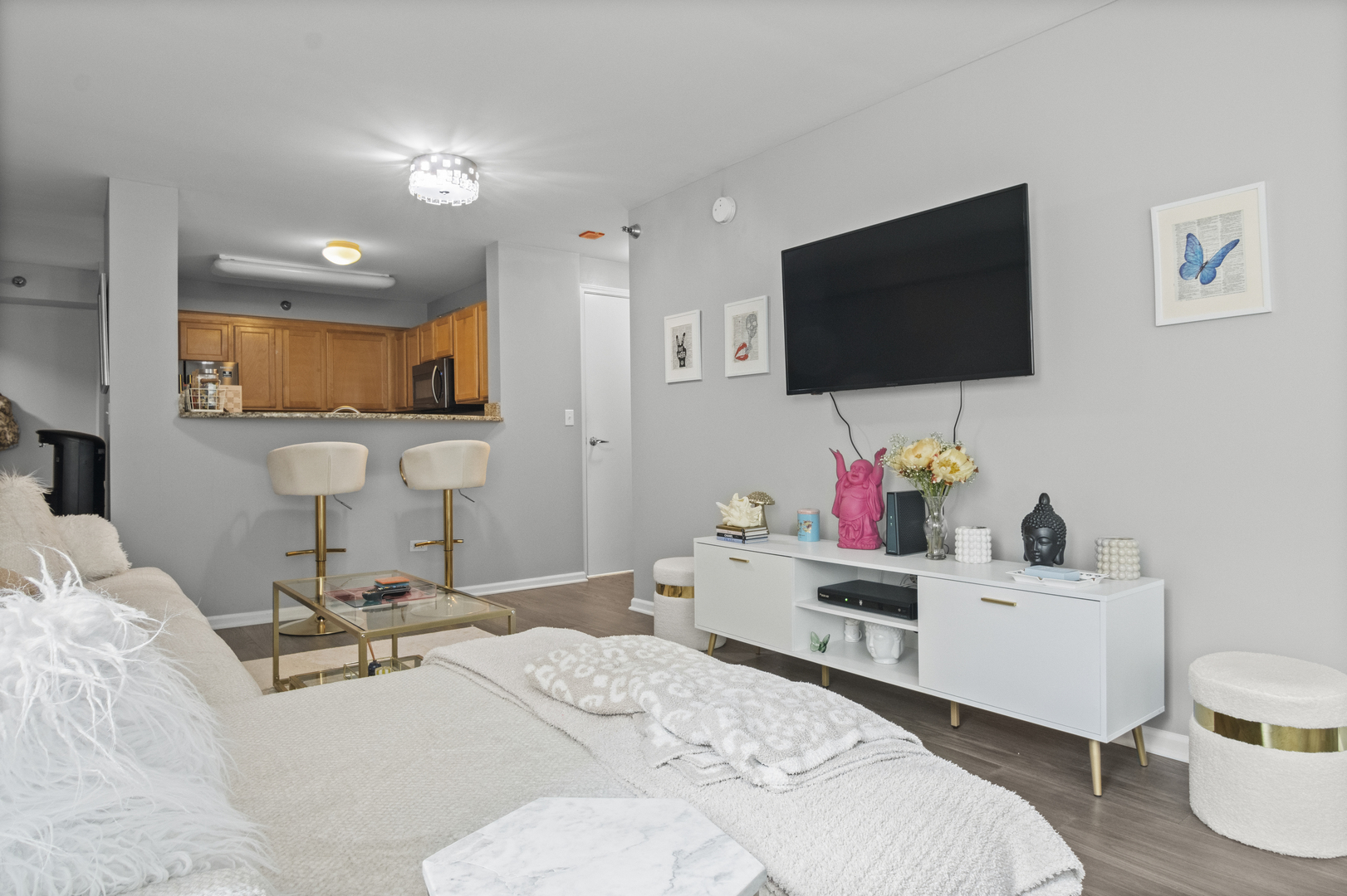 345 N La Salle Drive 405