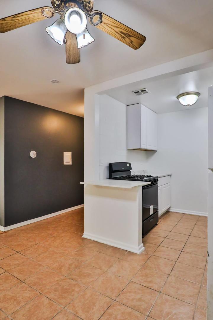 1085 Valley Lane 216