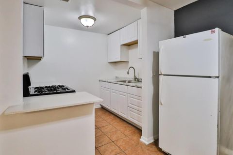 Tiny photo for 1085 Valley Lane #216, Hoffman Estates, IL 60169 (MLS # 12652728)