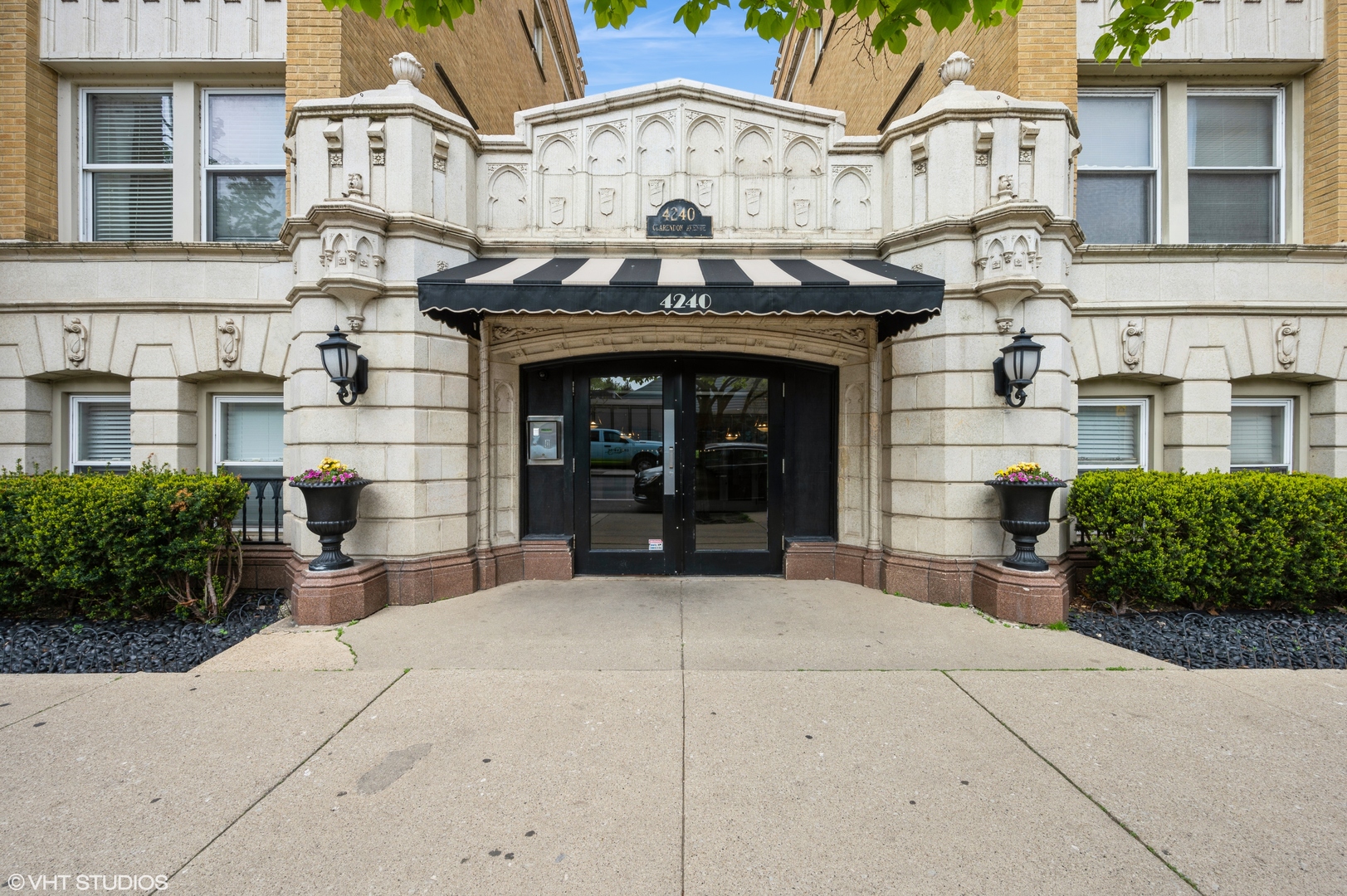 4240 N Clarendon Avenue 301S