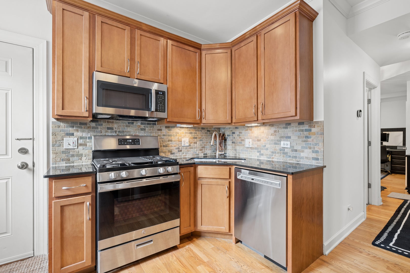 534.5 W Belmont Avenue 1N