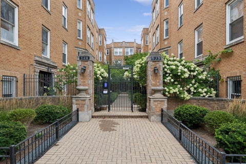 Photo of 534.5 W Belmont Avenue #1N, Chicago, IL 60657 (MLS # 12725470)