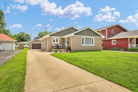 Photo of 615 E Newkirk Street, Tuscola, IL 61953 (MLS # 12691230)