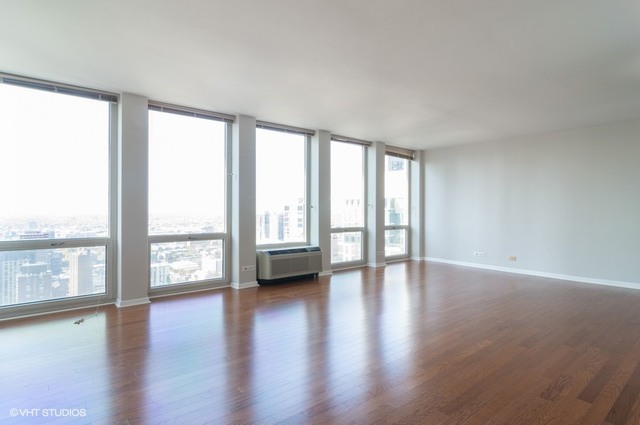 111 E Chestnut Street 52J