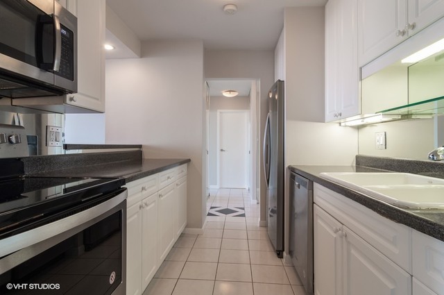 111 E Chestnut Street 52J