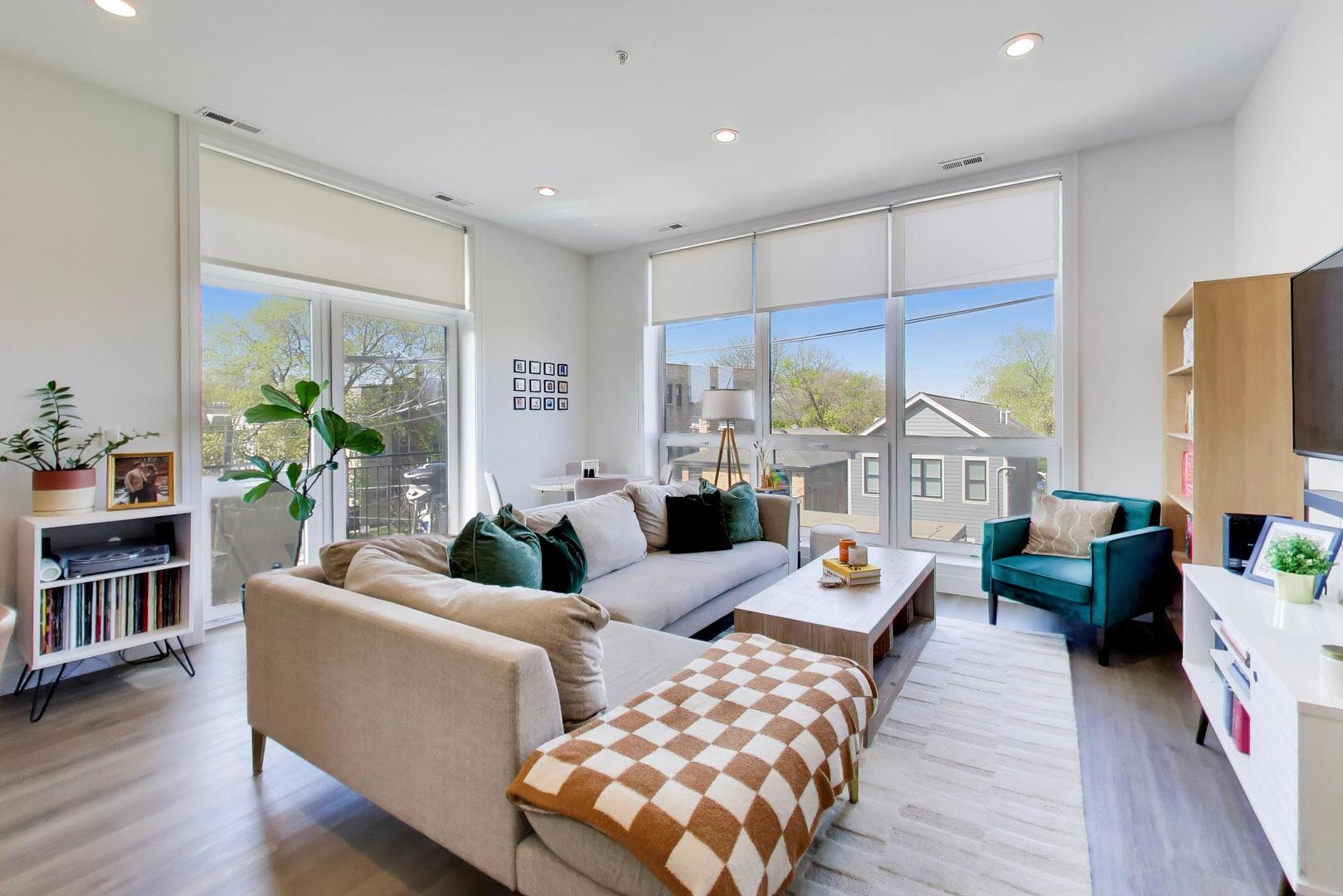 2423 W Fullerton Avenue 3F