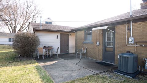 Tiny photo for 3818 15th Street C, Moline, IL 61265 (MLS # 12586990)