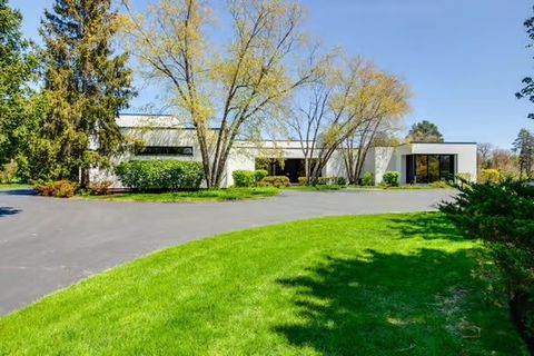 205 N Savanna Court Lake Forest IL 60045