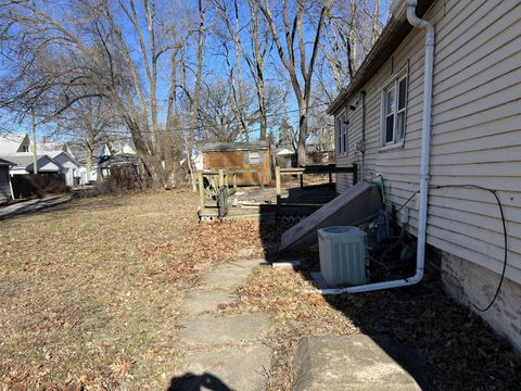 Tiny photo for 405 W Bissell Street, Bloomington, IL 61701 (MLS # 12549141)