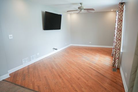 Tiny photo for 7 Gladys Court, South Elgin, IL 60177 (MLS # 12622708)