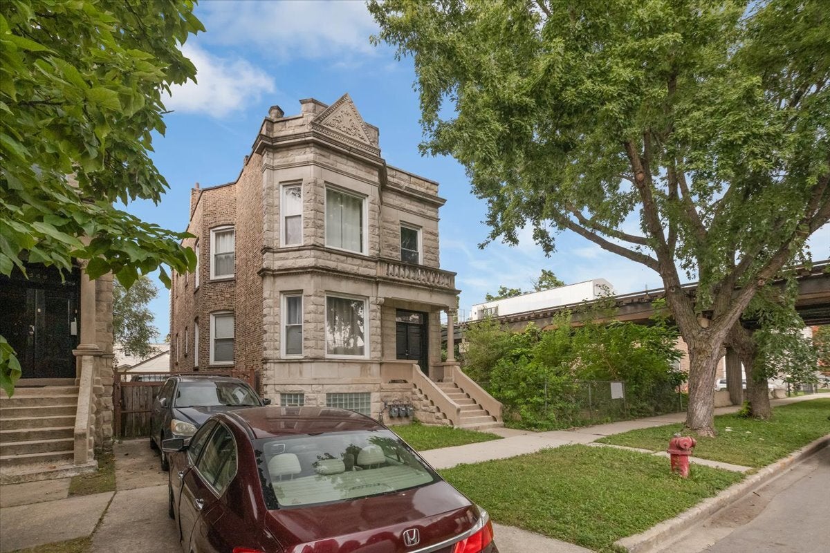 1944 S Springfield Avenue - Photo 2