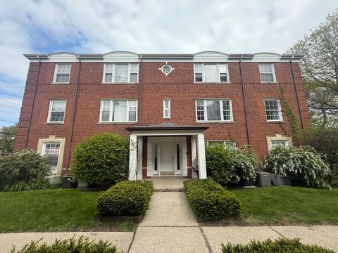 Photo of 733 Dobson Street #2S, Evanston, IL 60202 (MLS # 12636416)