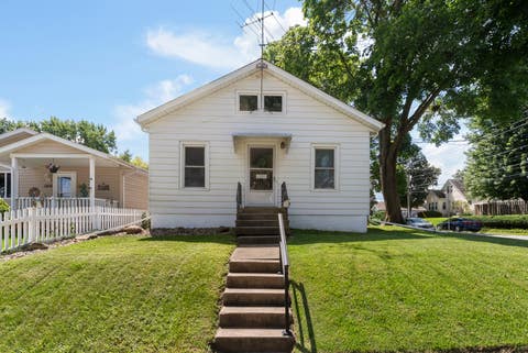 Photo of 1201 E Central Park Avenue, Davenport, IA 50803 (MLS # 12732518)