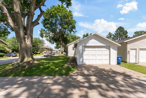 Tiny photo for 1201 E Central Park Avenue, Davenport, IA 50803 (MLS # 12732518)