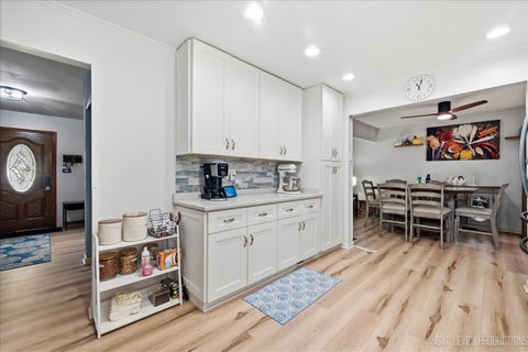 Tiny photo for 624 Shorewood Drive, Shorewood, IL 60404 (MLS # 12748894)