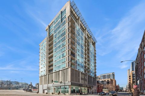 Photo of 700 W Van Buren Street #1105, Chicago, IL 60607 (MLS # 12601729)