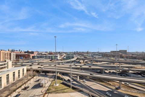 Tiny photo for 700 W Van Buren Street #1105, Chicago, IL 60607 (MLS # 12601729)