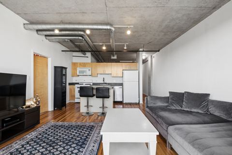 Tiny photo for 700 W Van Buren Street #1105, Chicago, IL 60607 (MLS # 12601729)