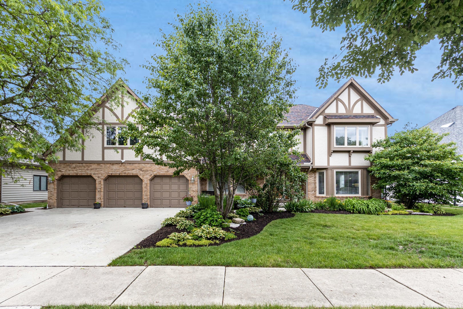 4072 Broadmoor Circle