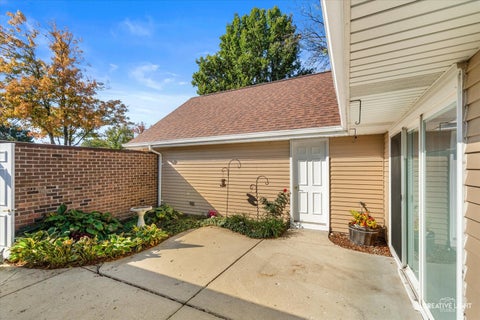 Tiny photo for 1004 Dartmouth Drive, Wheaton, IL 60189 (MLS # 12791139)