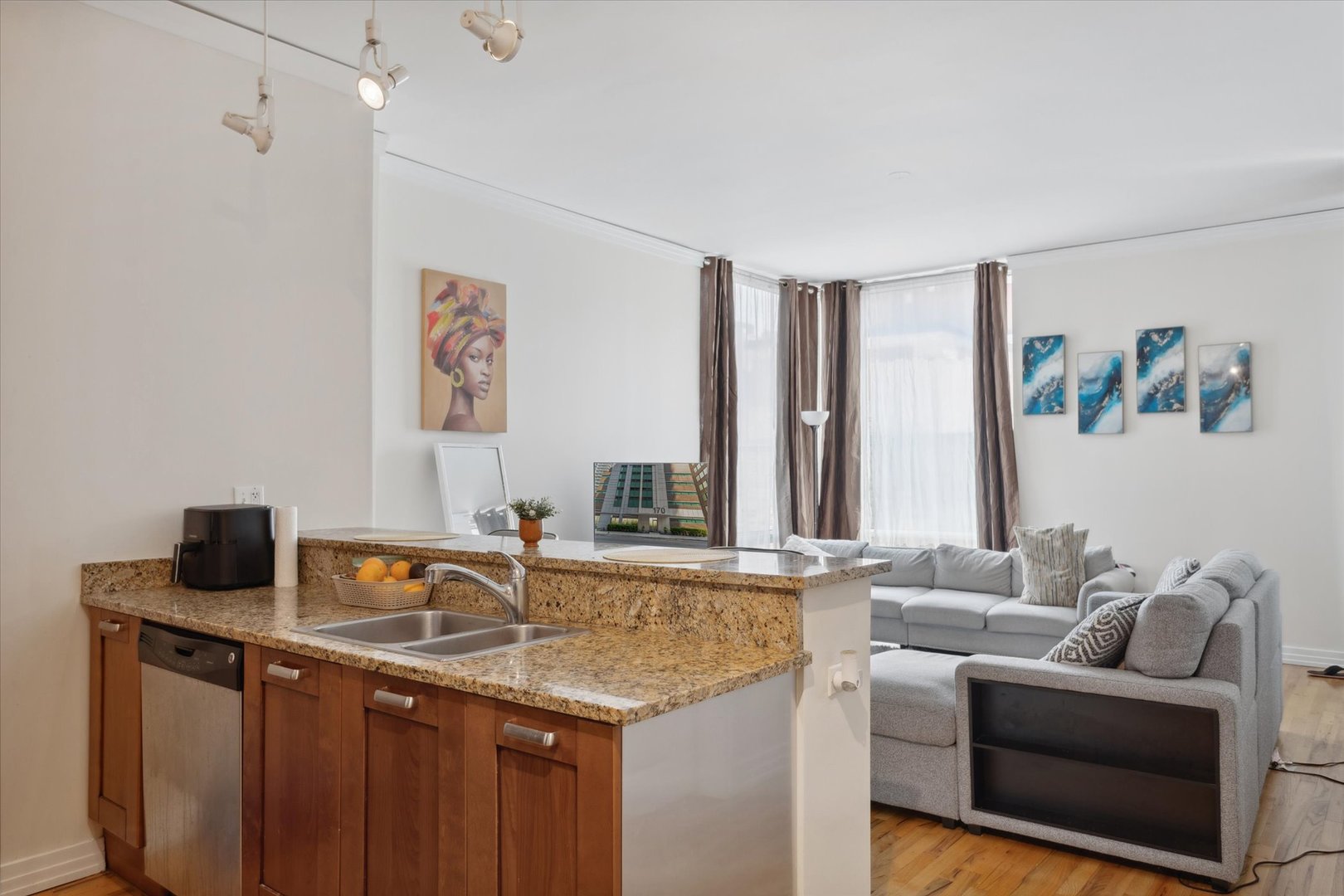 170 W POLK Street 1007