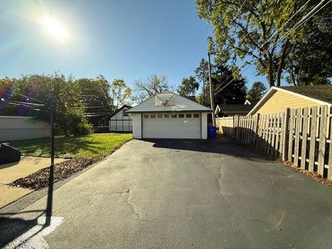 Tiny photo for 305 Maple Street, Glen Ellyn, IL 60137 (MLS # 12472337)