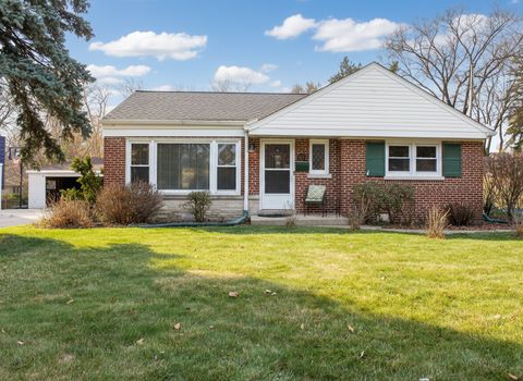Tiny photo for 305 Maple Street, Glen Ellyn, IL 60137 (MLS # 12472337)