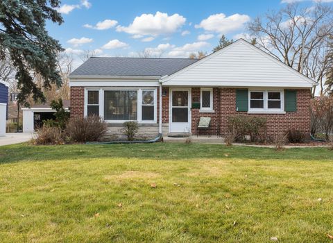 Tiny photo for 305 Maple Street, Glen Ellyn, IL 60137 (MLS # 12472337)
