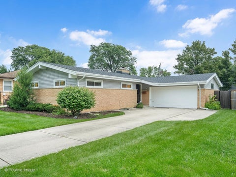 Photo of 901 S Myrtle Avenue, Villa Park, IL 60181 (MLS # 12723116)
